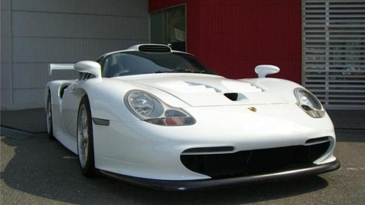 PORSCHE 911 GT1 STRASSENVERSION