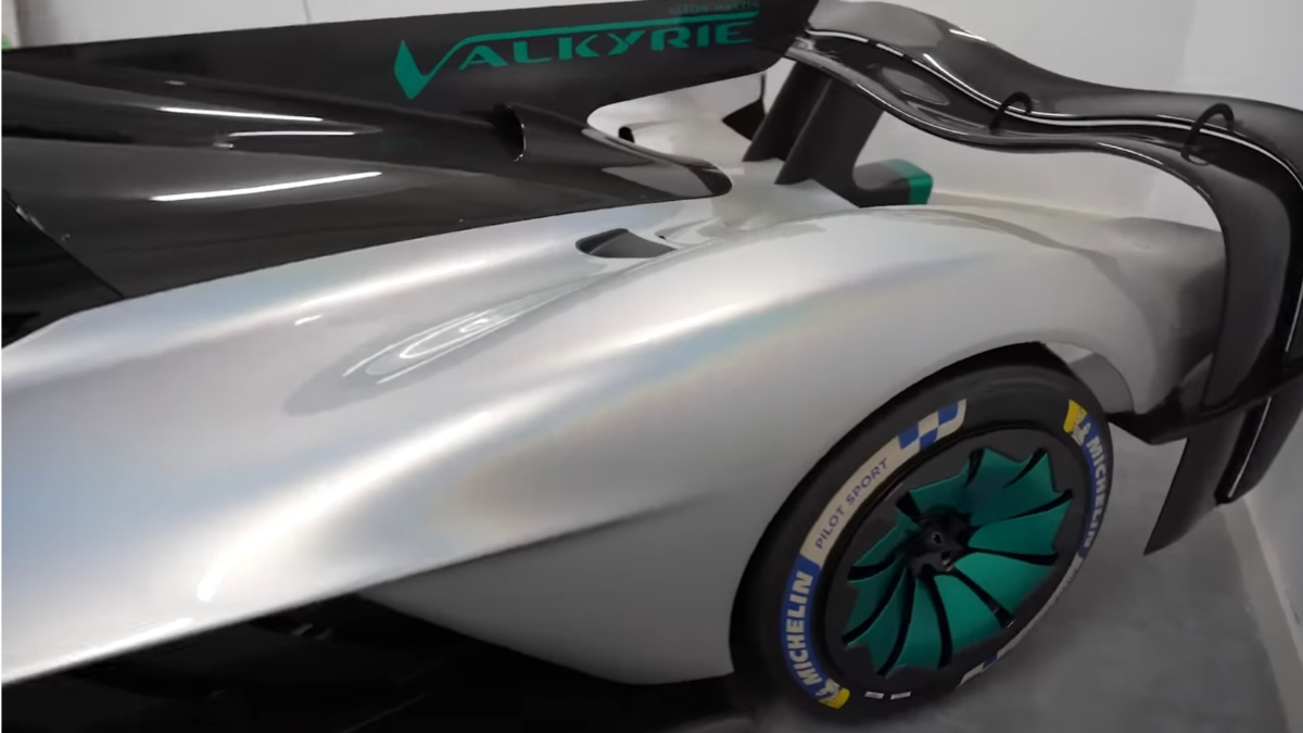 ASTON MARTIN VALKIRYE AMR PRO 1 DE 25