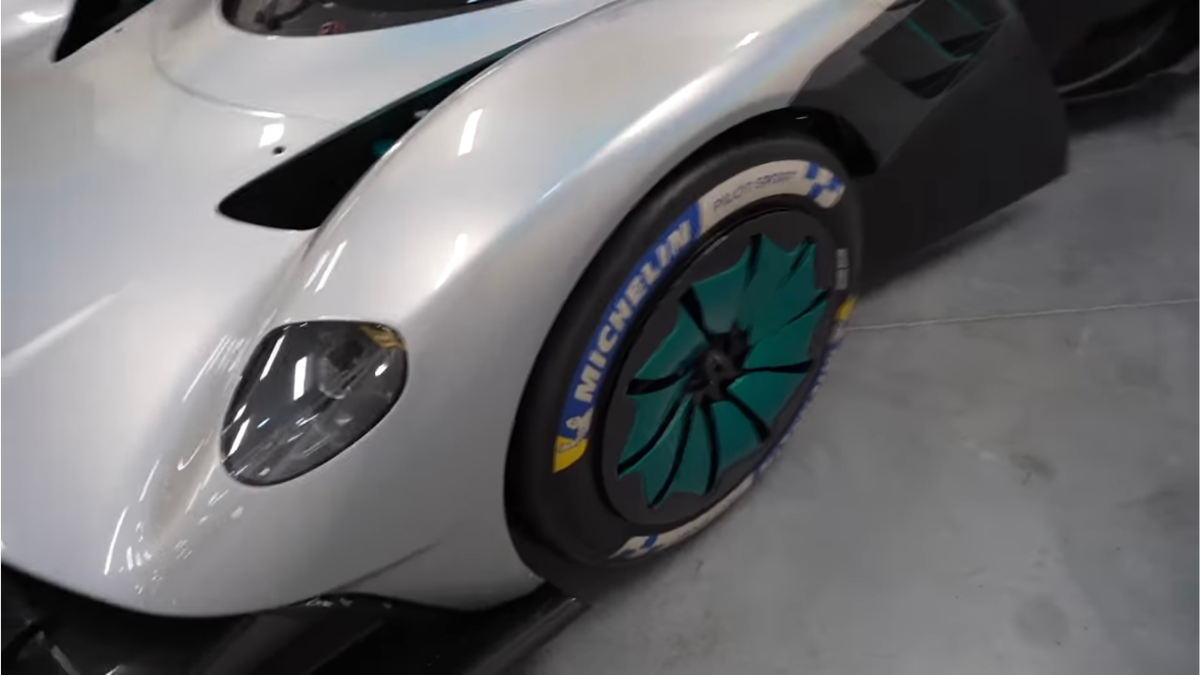 ASTON MARTIN VALKIRYE AMR PRO 1 DE 25