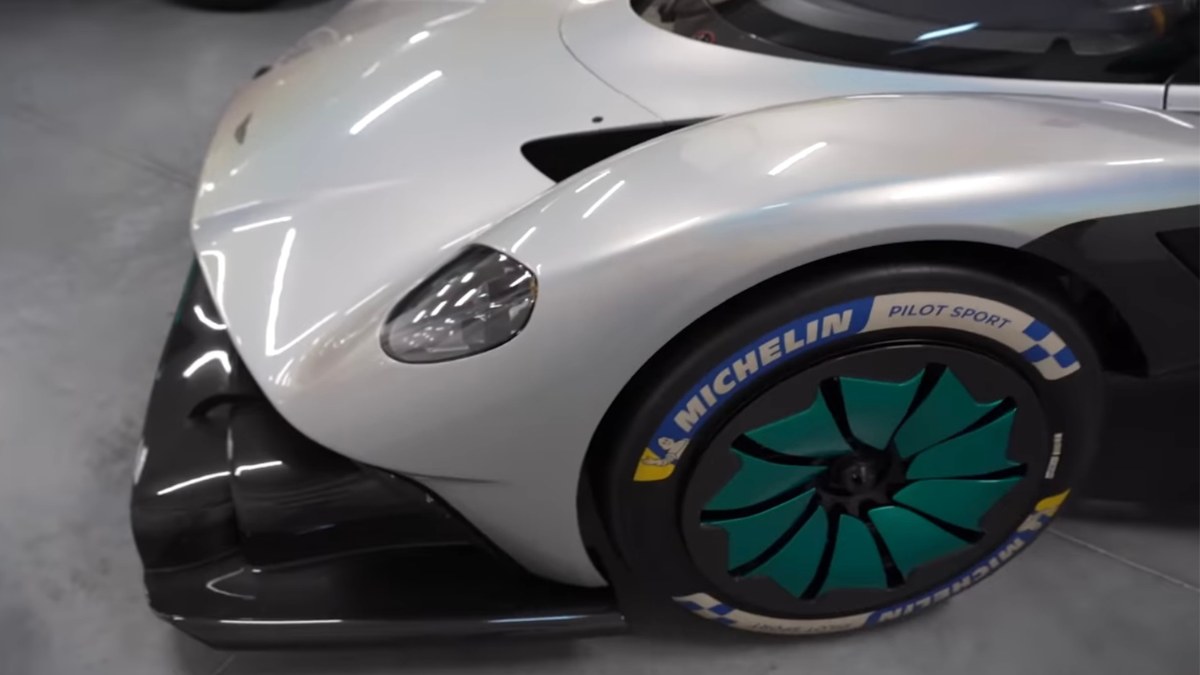 ASTON MARTIN VALKIRYE AMR PRO 1 DE 25
