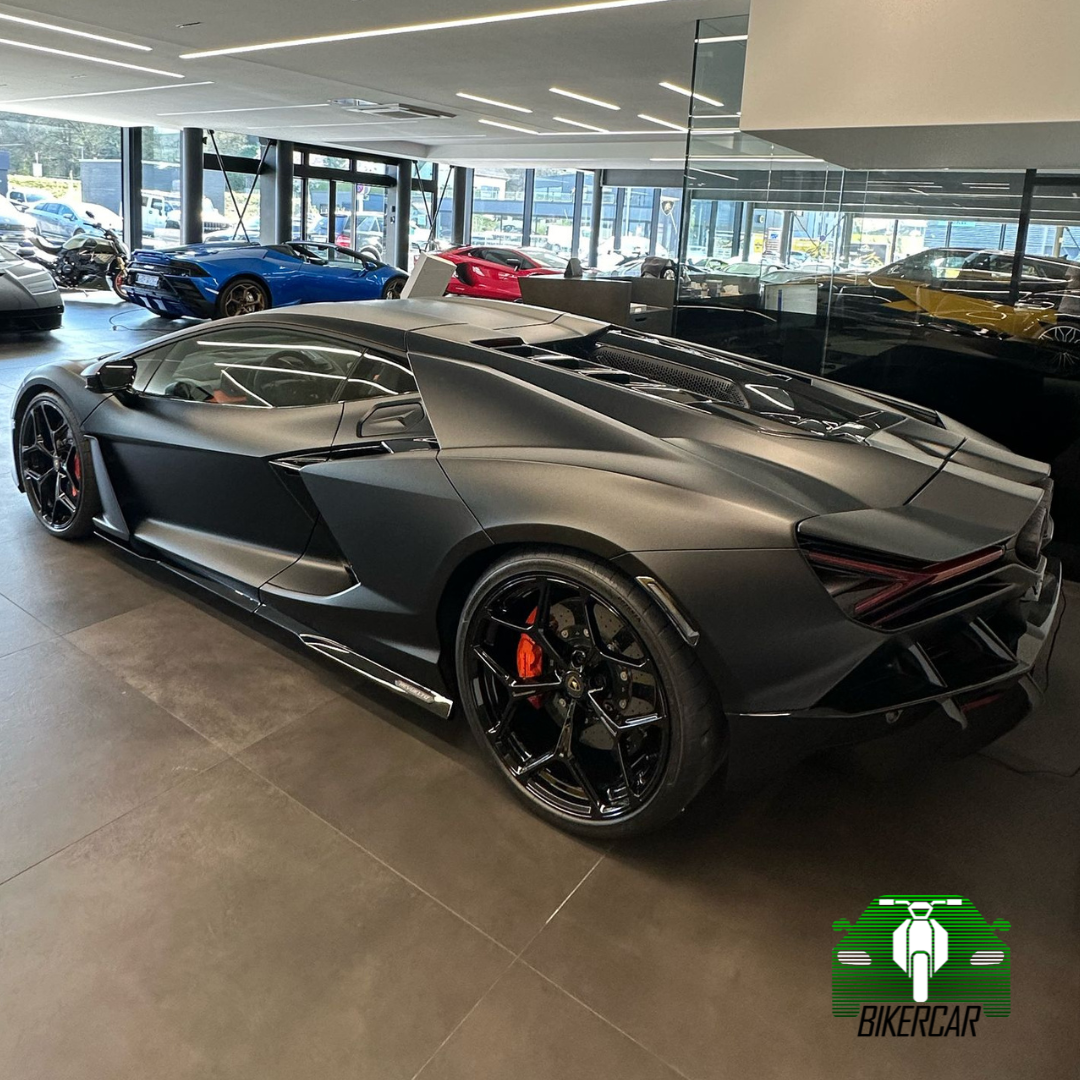 LAMBORGHINI REVUELTO 04/2024 | 790 km | Nero Nemesis | Suiza