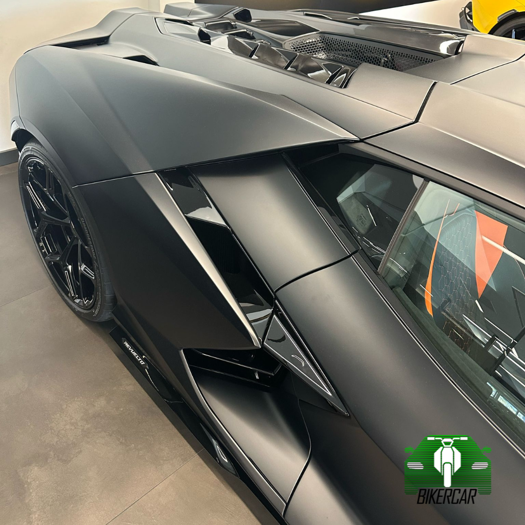 LAMBORGHINI REVUELTO 04/2024 | 790 km | Nero Nemesis | Suiza