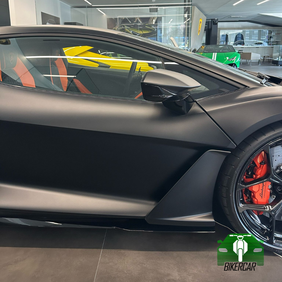 LAMBORGHINI REVUELTO 04/2024 | 790 km | Nero Nemesis | Suiza