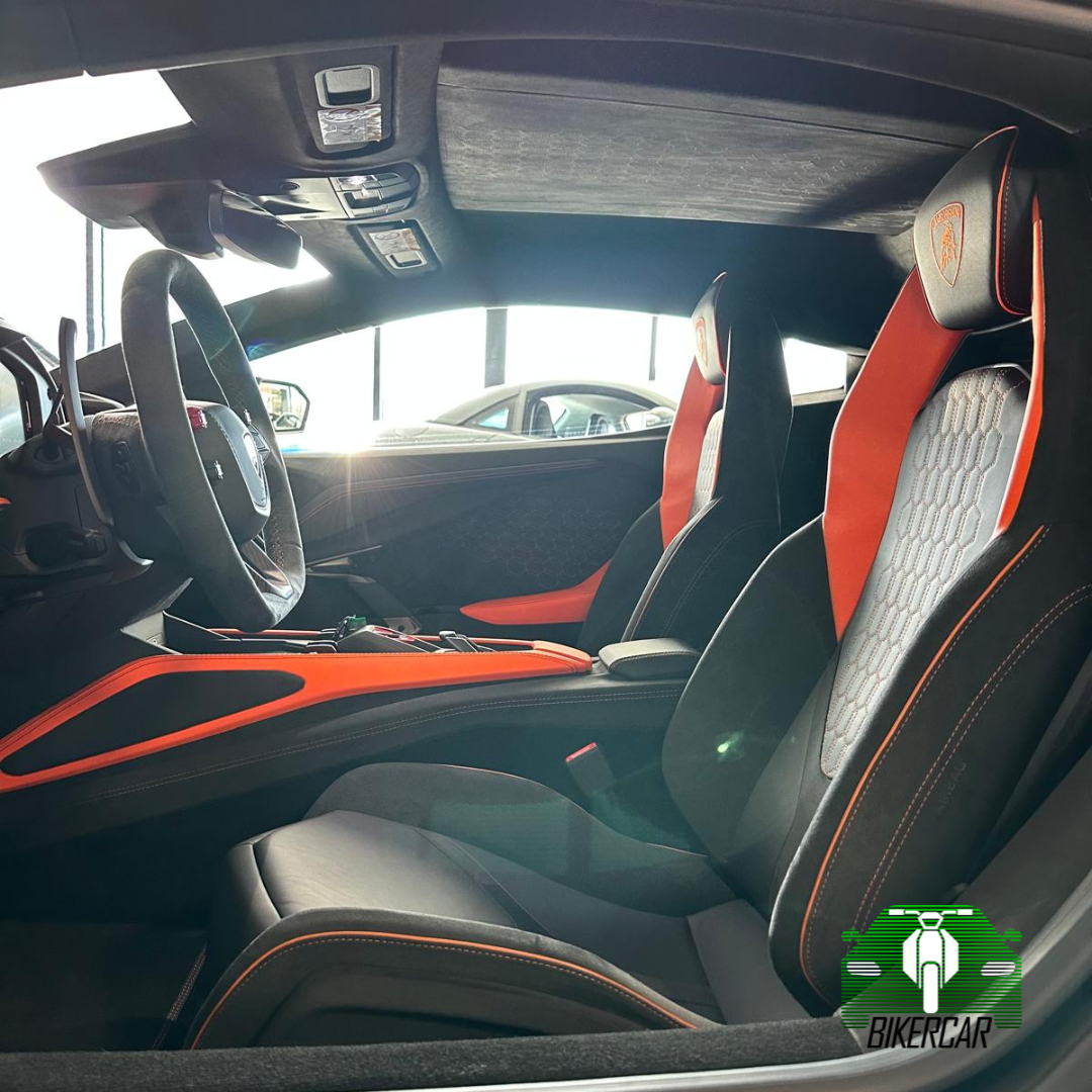 LAMBORGHINI REVUELTO 04/2024 | 790 km | Nero Nemesis | Suiza