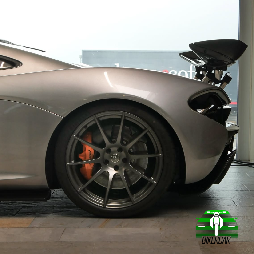 MCLAREN P1 1 of 375 | 2015 | 2.500 km | Titanium Silver | Suiza