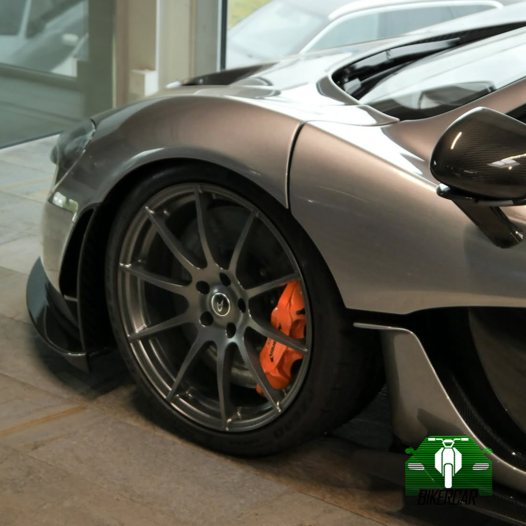 MCLAREN P1 1 of 375 | 2015 | 2.500 km | Titanium Silver | Suiza